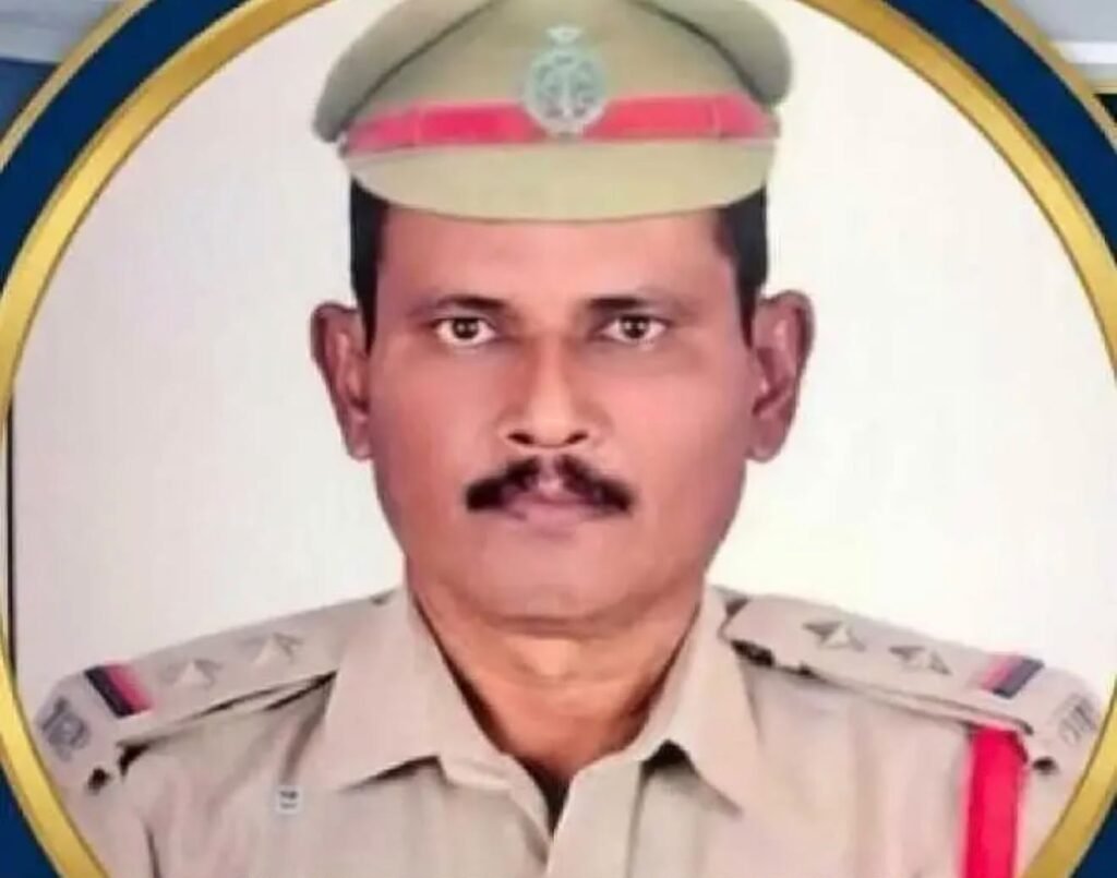 ట్యాంక్ బండ్ వద్ద గుర్తుతెలియని వాహనం ఢీకొని ఎస్ఐ దుర్మరణం